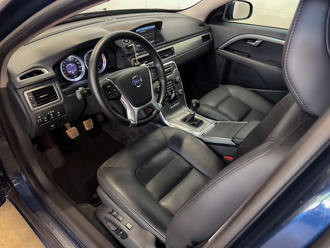 Volvo V70, 2012, 2.0 dīzelis, manuāla