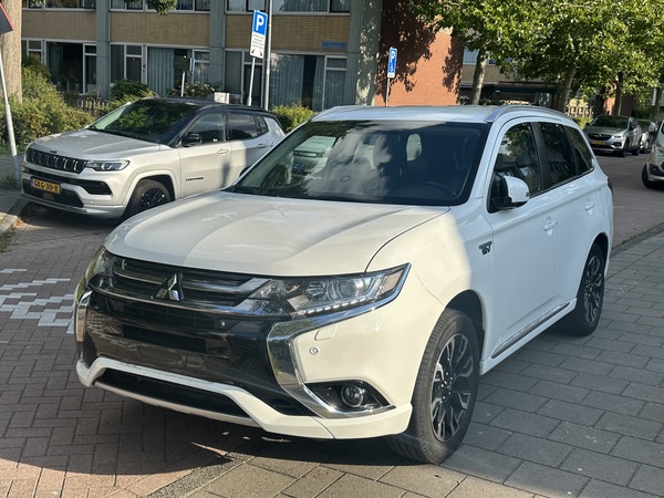 (Drīzumā) Mitsubishi Outlander, 2015, 2.0 hibrīds, automāts
