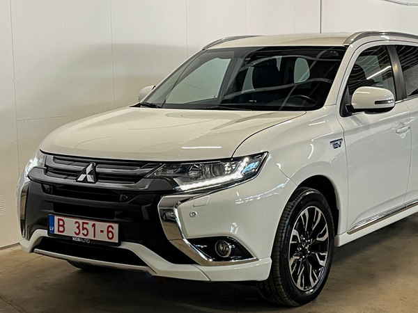 Mitsubishi Outlander, 2015, 2.0 hibrīds, automāts