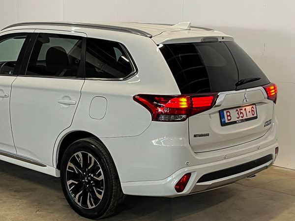 Mitsubishi Outlander, 2015, 2.0 hibrīds, automāts