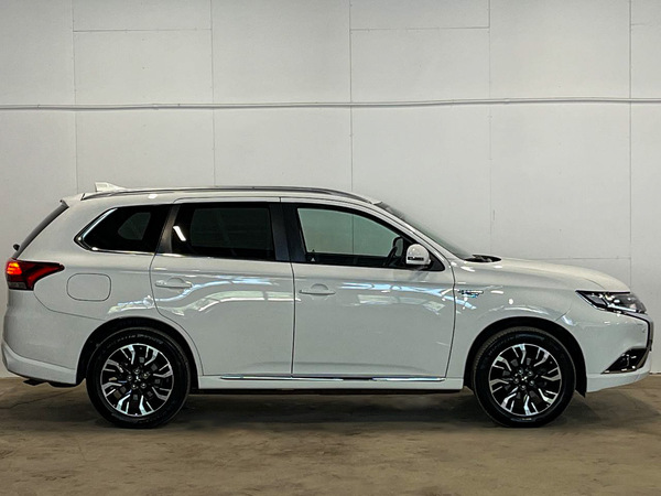 Mitsubishi Outlander, 2015, 2.0 hibrīds, automāts
