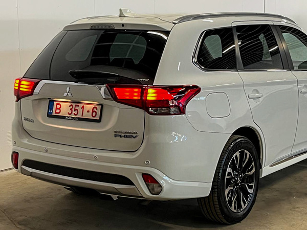 Mitsubishi Outlander, 2015, 2.0 hibrīds, automāts