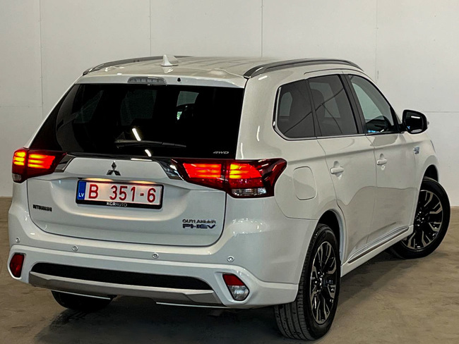 Mitsubishi Outlander, 2015, 2.0 hibrīds, automāts