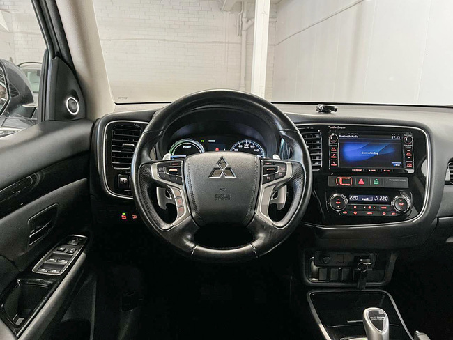 Mitsubishi Outlander, 2015, 2.0 hibrīds, automāts
