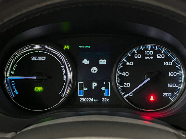 Mitsubishi Outlander, 2015, 2.0 hibrīds, automāts