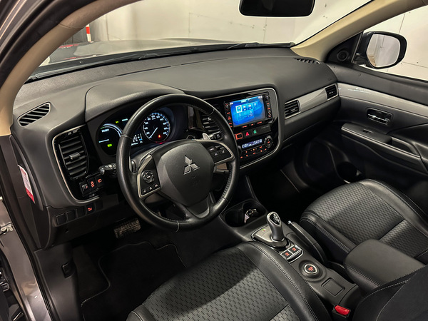 Mitsubishi Outlander, 2015, 2.0 hibrīds, automāts