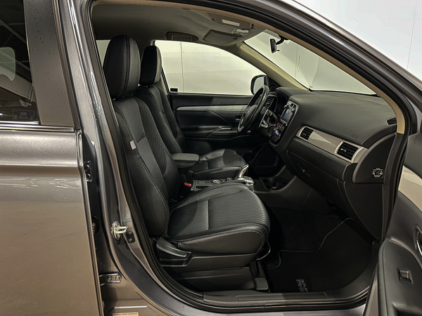 Mitsubishi Outlander, 2015, 2.0 hibrīds, automāts