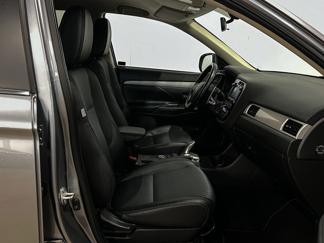 Mitsubishi Outlander, 2015, 2.0 hibrīds, automāts