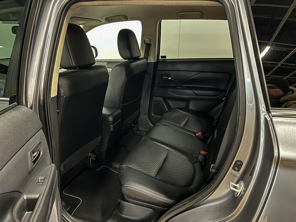 Mitsubishi Outlander, 2015, 2.0 hibrīds, automāts