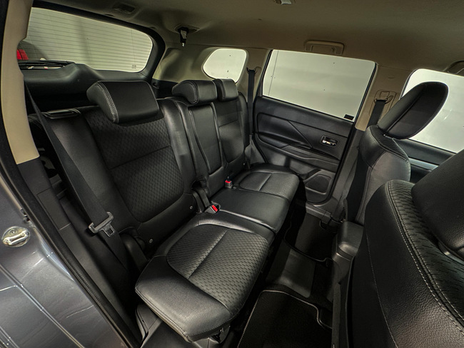 Mitsubishi Outlander, 2015, 2.0 hibrīds, automāts