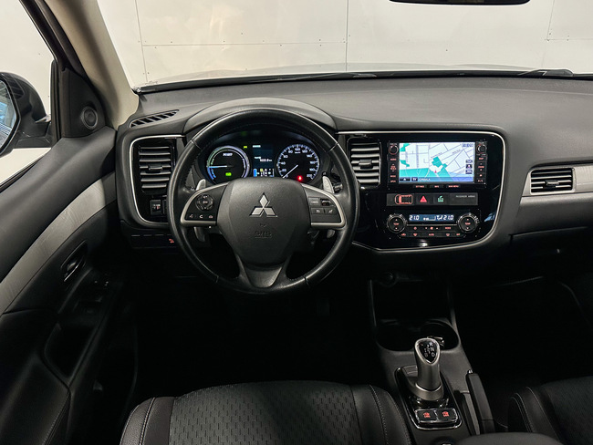 Mitsubishi Outlander, 2015, 2.0 hibrīds, automāts