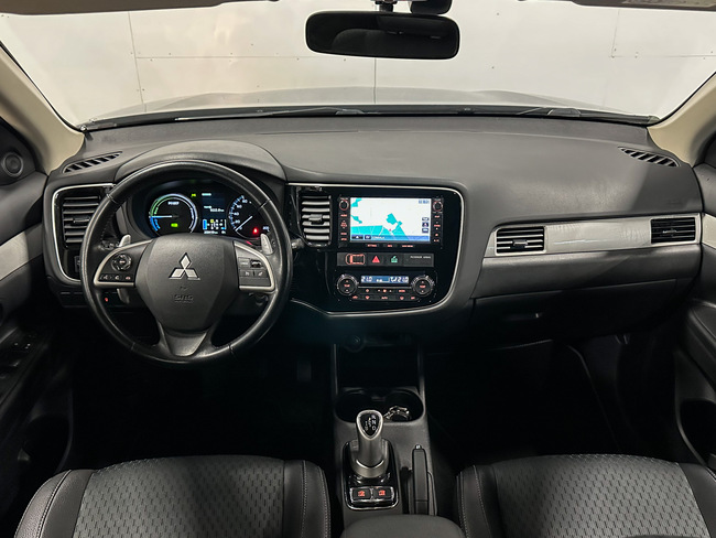 Mitsubishi Outlander, 2015, 2.0 hibrīds, automāts