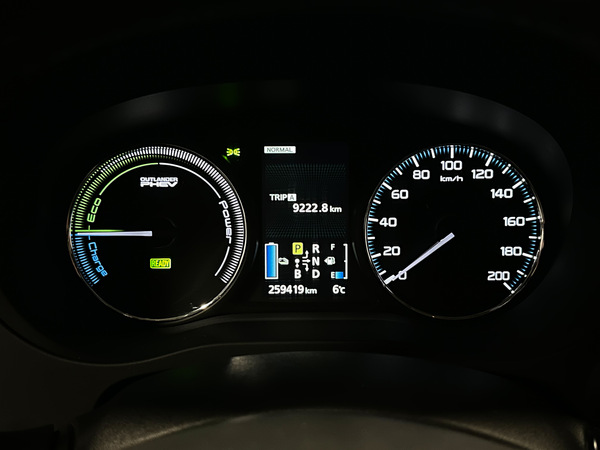 Mitsubishi Outlander, 2015, 2.0 hibrīds, automāts