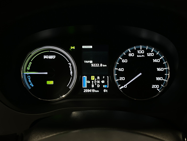 Mitsubishi Outlander, 2015, 2.0 hibrīds, automāts