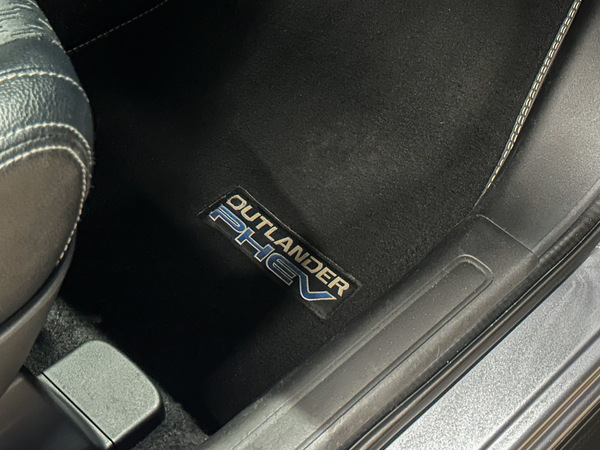 Mitsubishi Outlander, 2015, 2.0 hibrīds, automāts