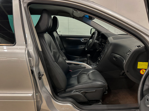 Volvo XC70, 2005, 2.4 dīzelis, manuāla